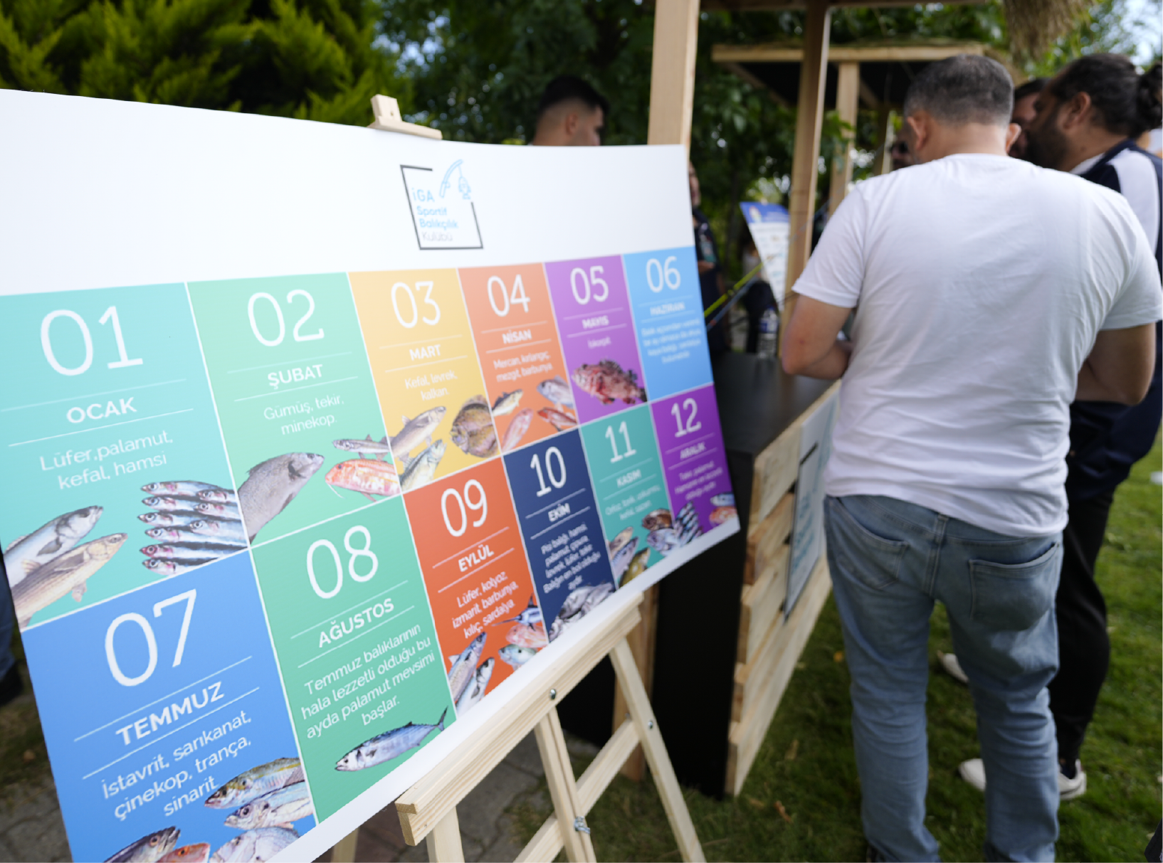 voleybol oynayan iga çalışanları