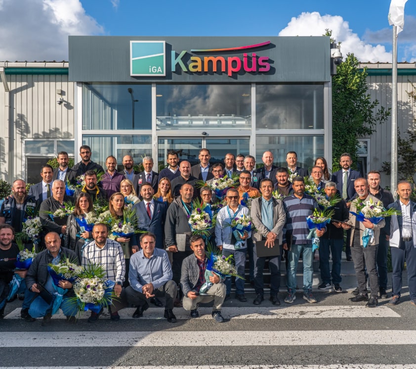 dış hatlar giden yolcu alanında iga çalışanları