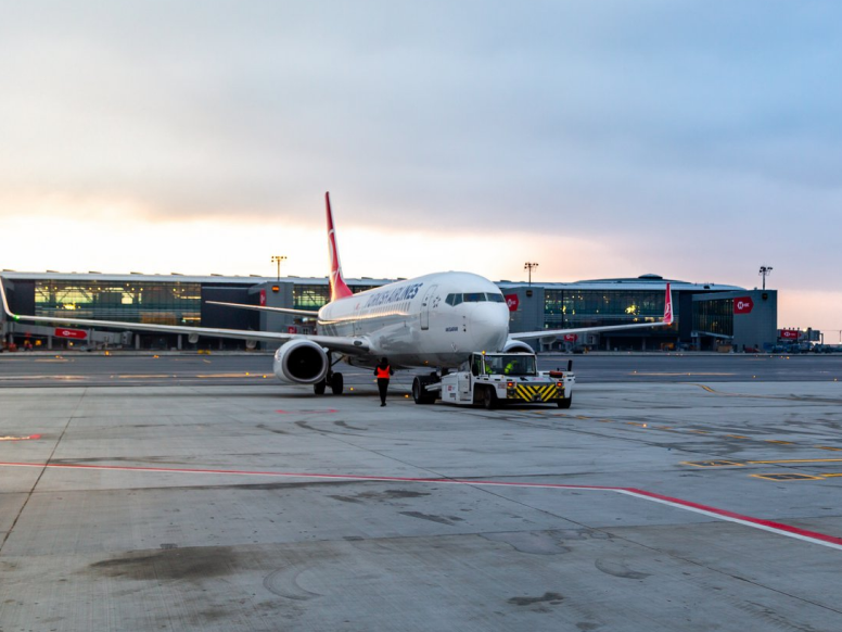 airplane of turkish airlines