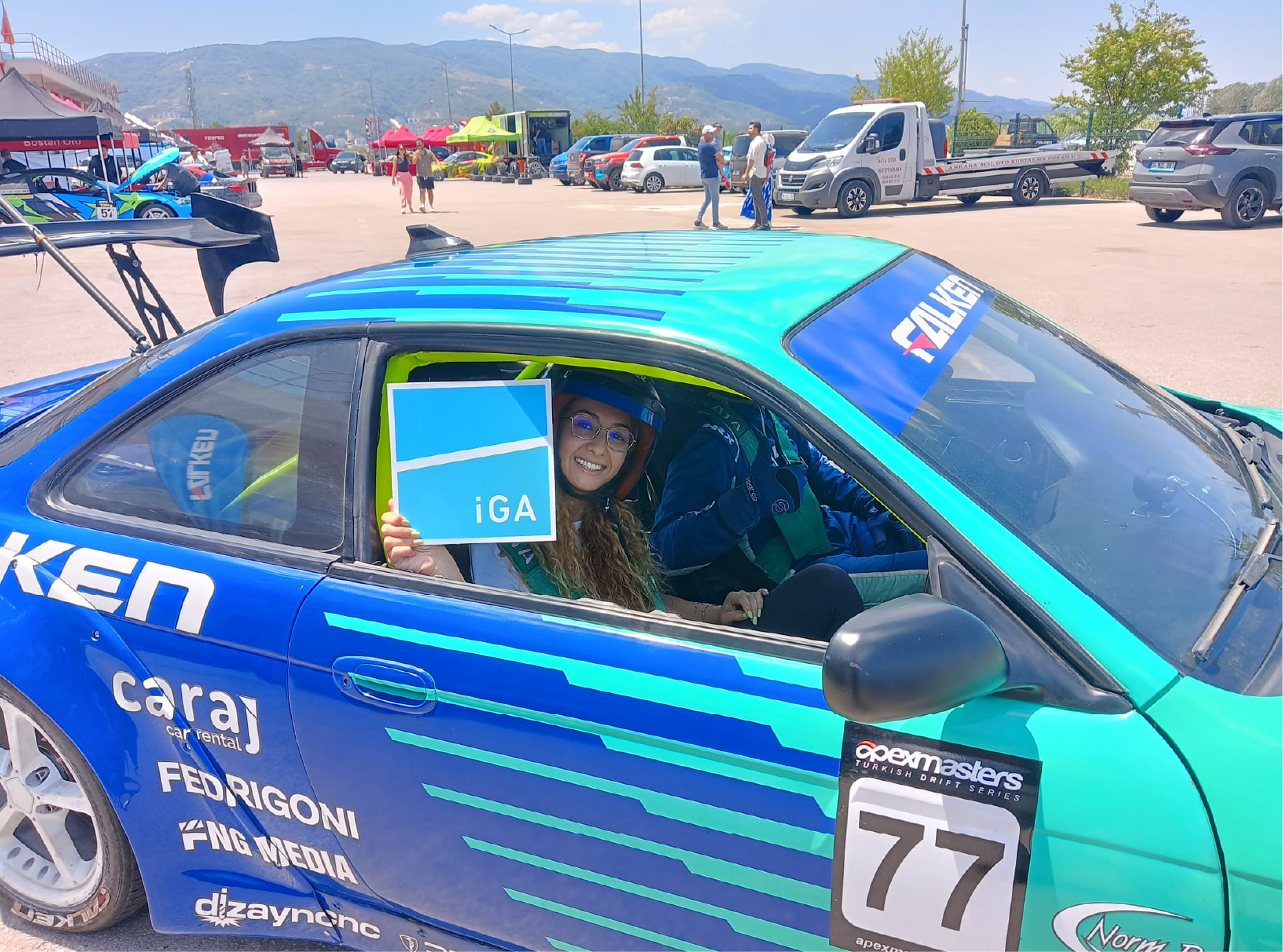 voleybol oynayan iga çalışanları