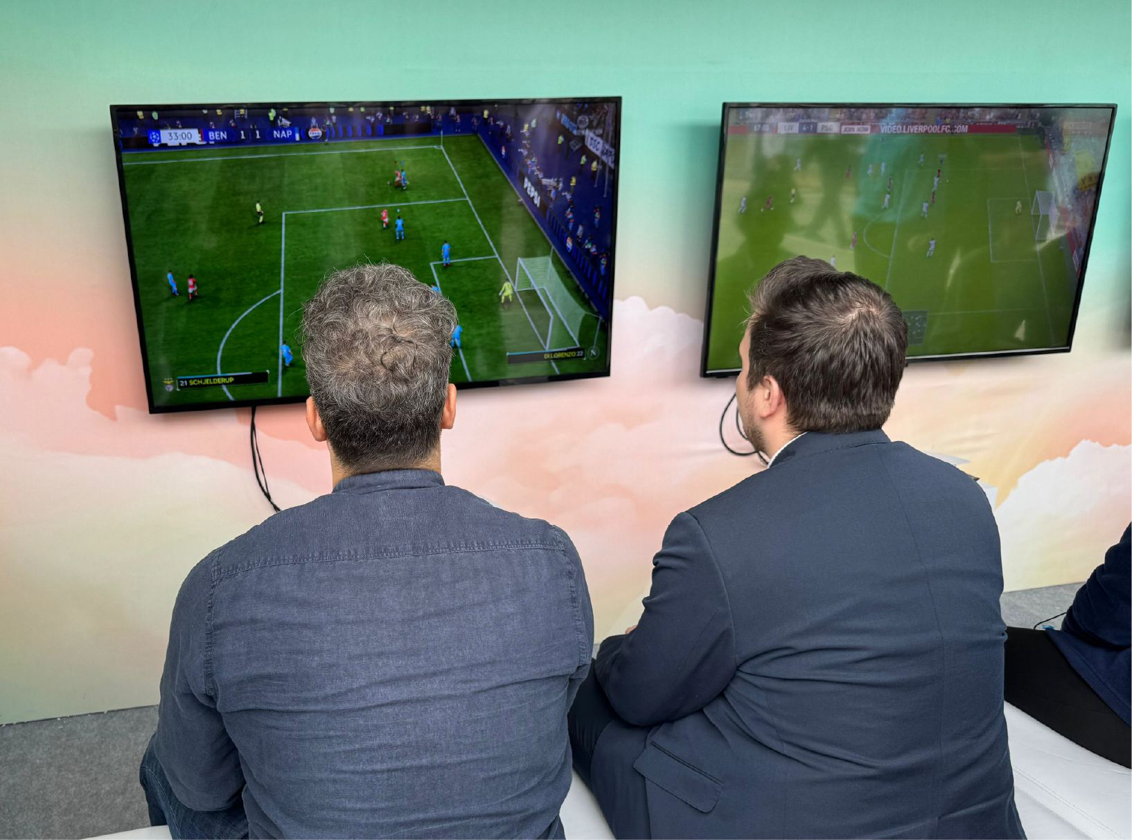 voleybol oynayan iga çalışanları